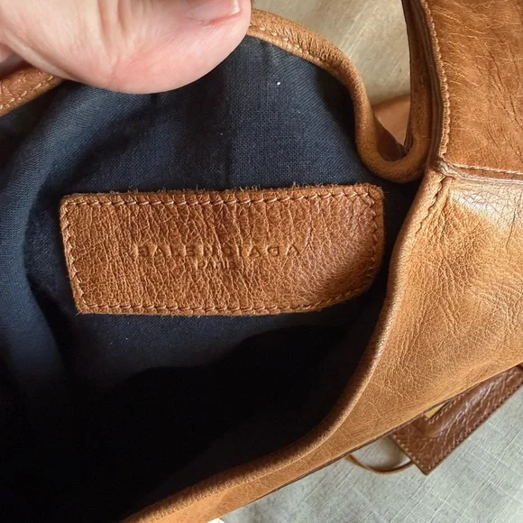 BALENCIAGA S02 Caramel Flat Brass Hobo Moto Bag, Chevre Leather - Rare & HTF - Picture 5 of 16